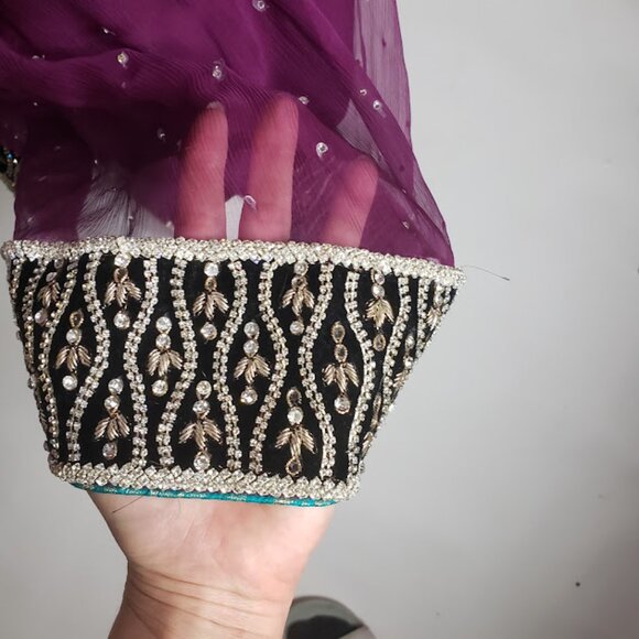 DESI SUIT Large  - DRESS - Pakistani Suit - Worn once - Picture 8 of 11